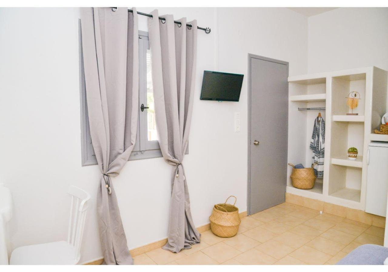 Avgerinos Deluxe Rooms Paliochori Exterior photo